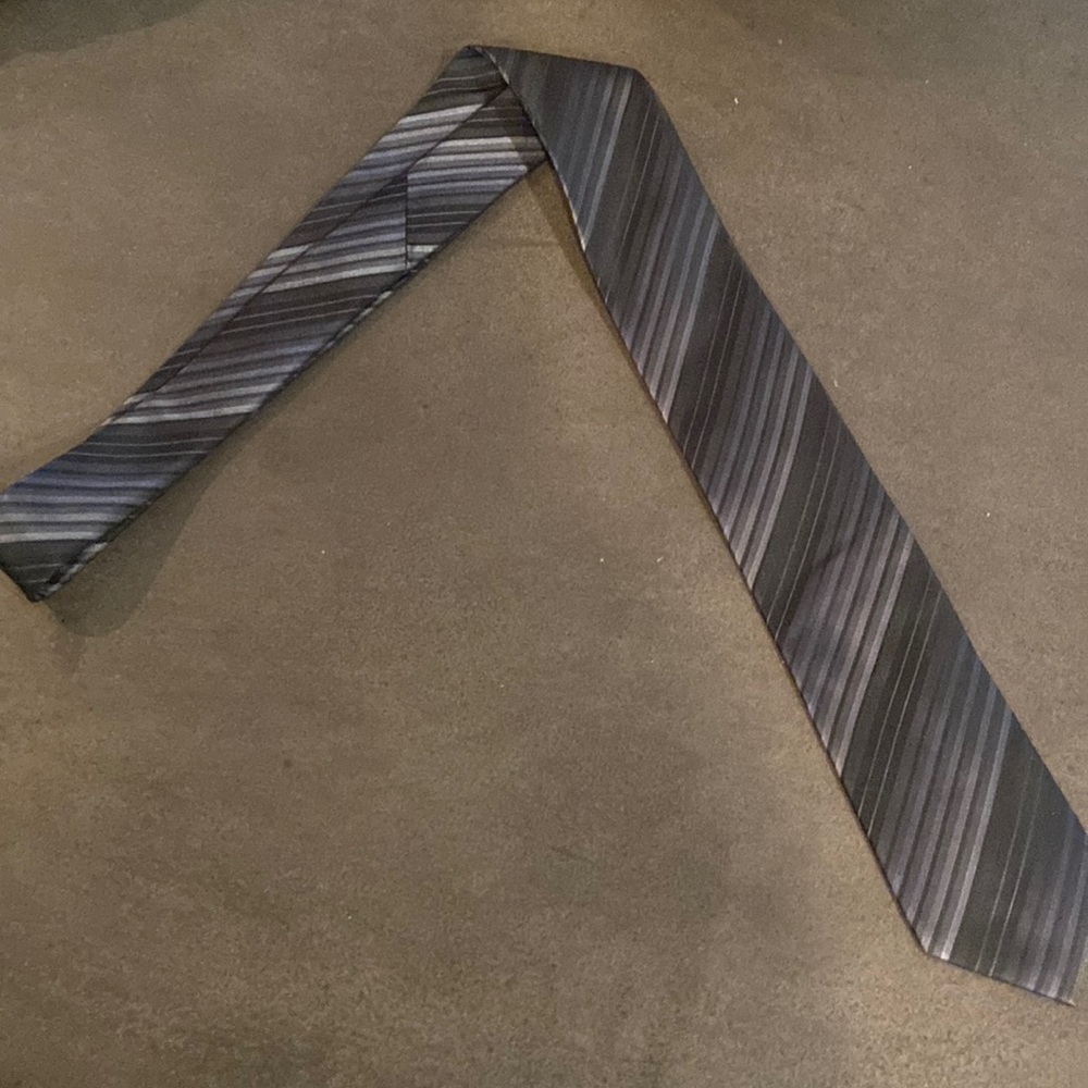 Kenneth Cole tie
